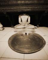 statue